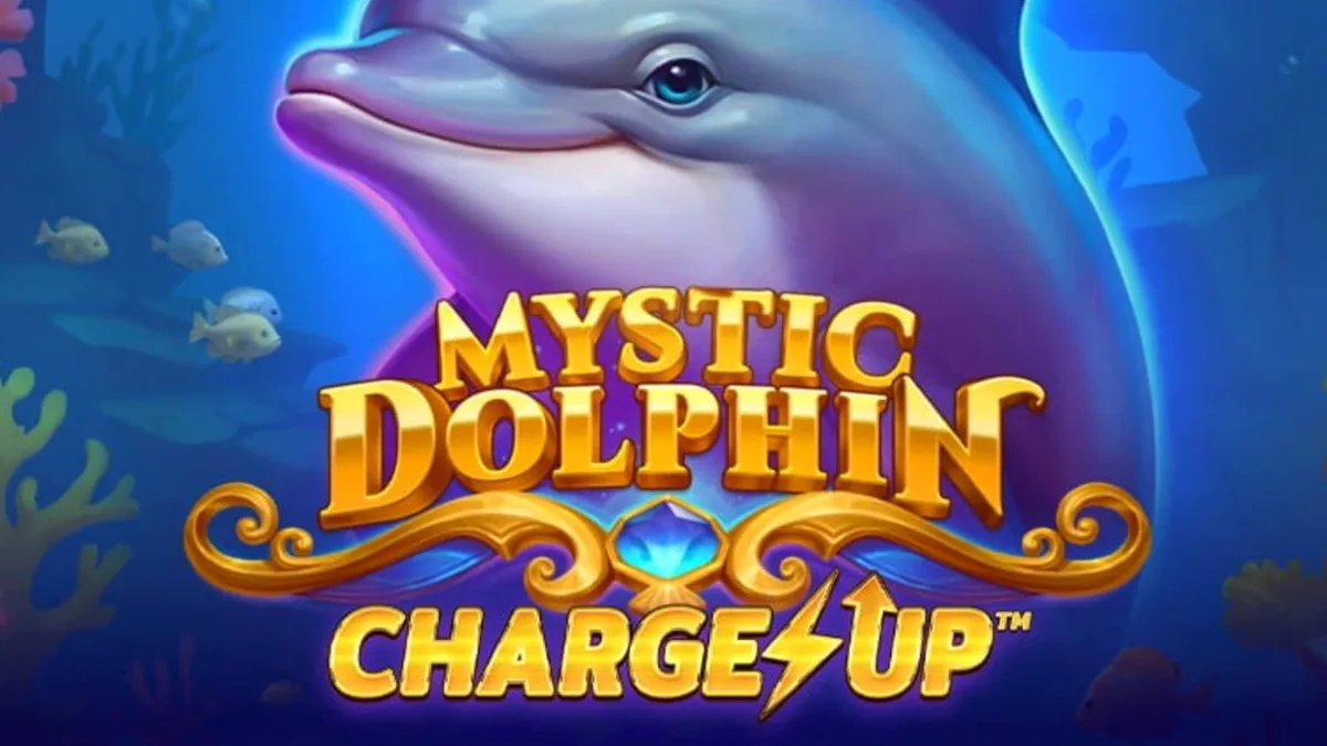 Pemandangan bawah laut yang indah dengan lumba-lumba elektrik di slot Mystic Dolphin Charge Up